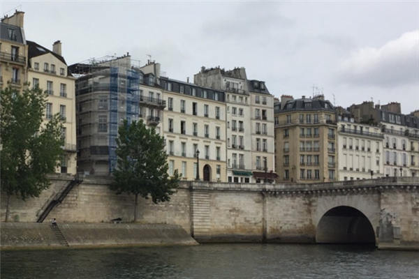 十大外围足球大平台|卫生间里铺鹅卵石,装完直接美出天际,50年都不过时(图3) 十大外围足球大平台